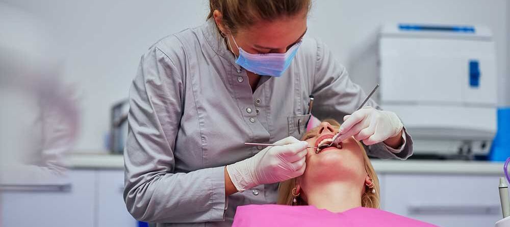 Difference Between a Dental Hygienist and a Dentist